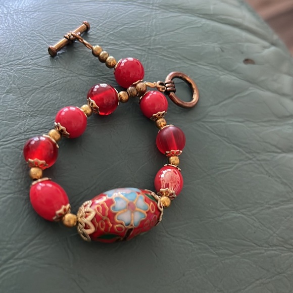 Red cloisonné toggle clasp bracelet - Picture 4 of 4